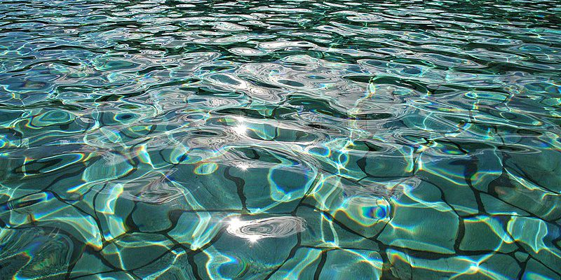 вода