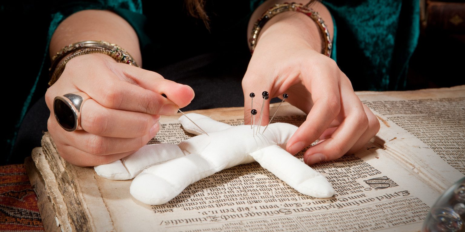 Как проклясть своего врага и отравить его душу с помощью черной магии