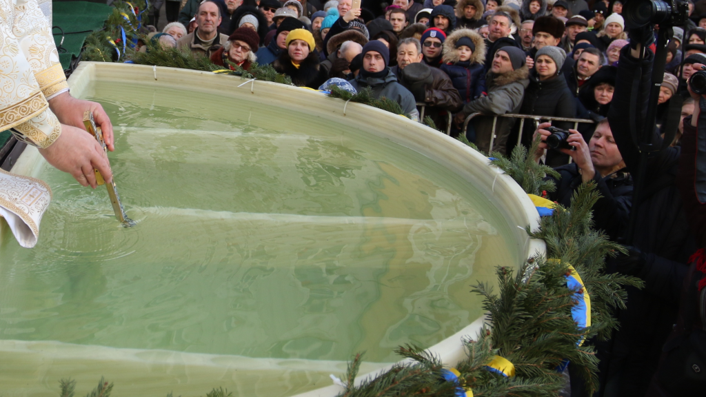 Освячена на свято Богоявлення вода місяцями зберігає свіжість